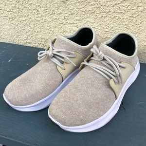 Vessi Women’s Size 8 Shoes